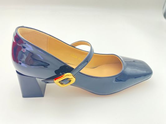 Женщины черные высокие каблуки с лаком толстые каблуки и умственное замыкание застежки