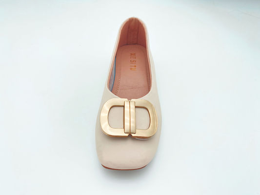 Женщины белые юбки с низкими каблуками, из натуральной кожи